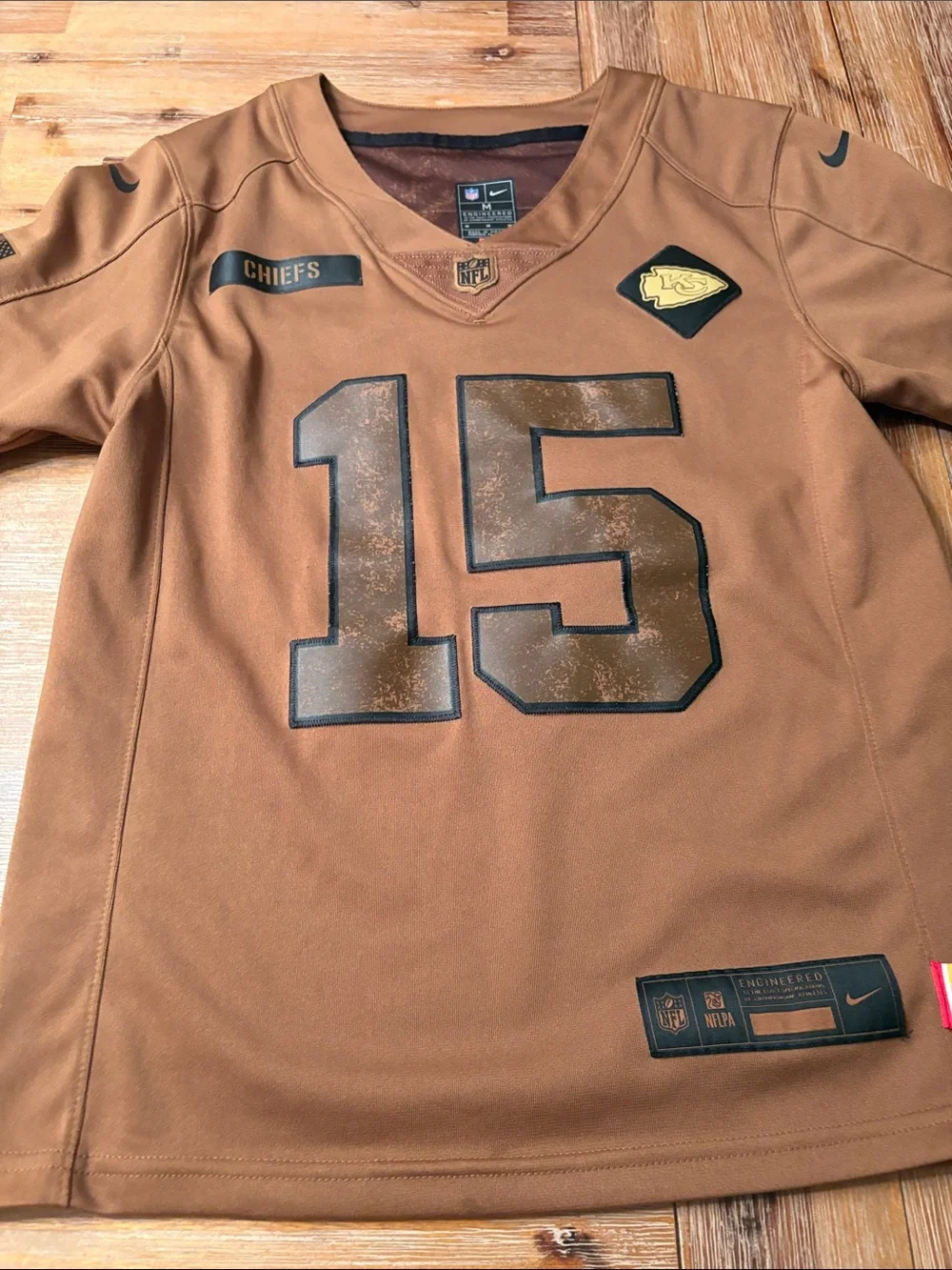 Nike NFL Kansas City Chiefs Patrick Mahomes #15 Salute to Service Jersey YOUTH M